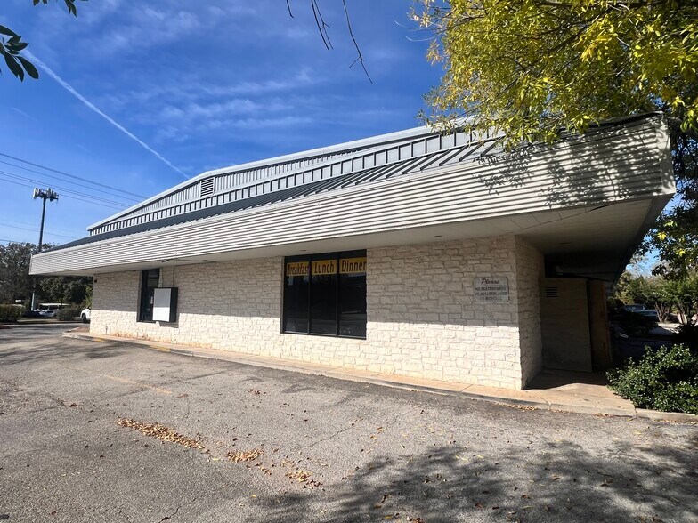 2000 Sam Bass Rd, Round Rock, TX à louer - Photo de l’immeuble – Image 2 sur 4