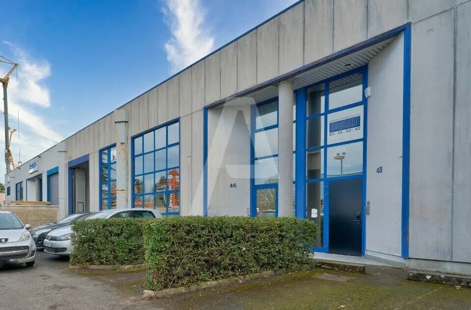 Local d’activités dans Pontault-Combault à louer Photo de l’immeuble– Image 1 sur 4