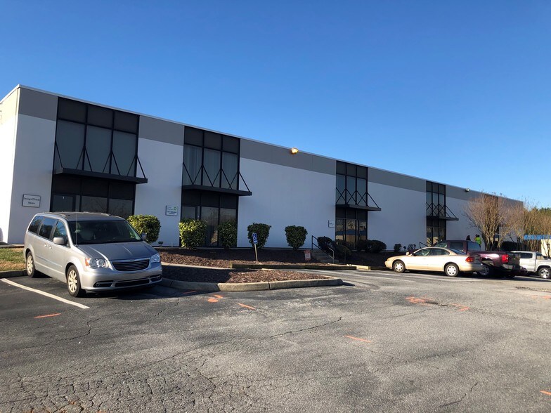 121 Interstate Blvd, Greenville, SC à louer - Photo de l’immeuble – Image 1 sur 4