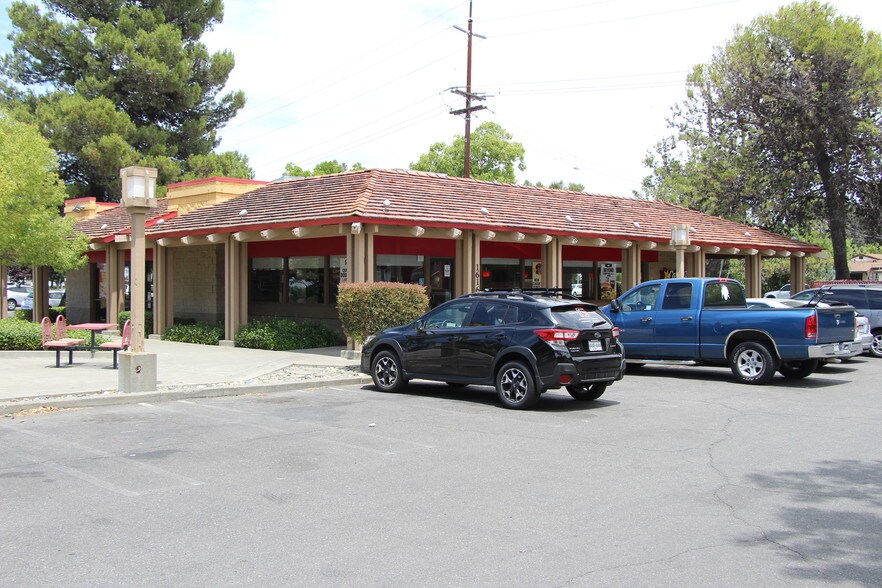 1616 E Covell Blvd, Davis, CA à louer - Photo de l’immeuble – Image 3 sur 13