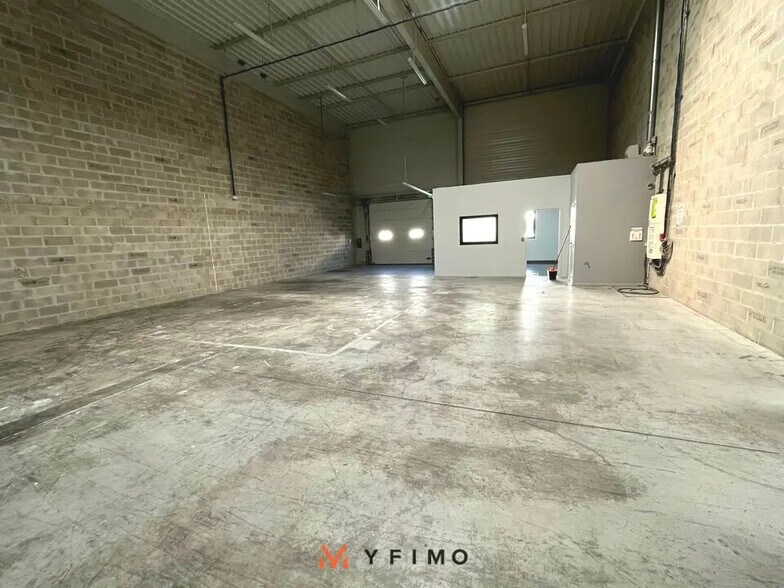 Local d’activités dans Rosny-sur-Seine à louer - Photo intérieure – Image 2 sur 6