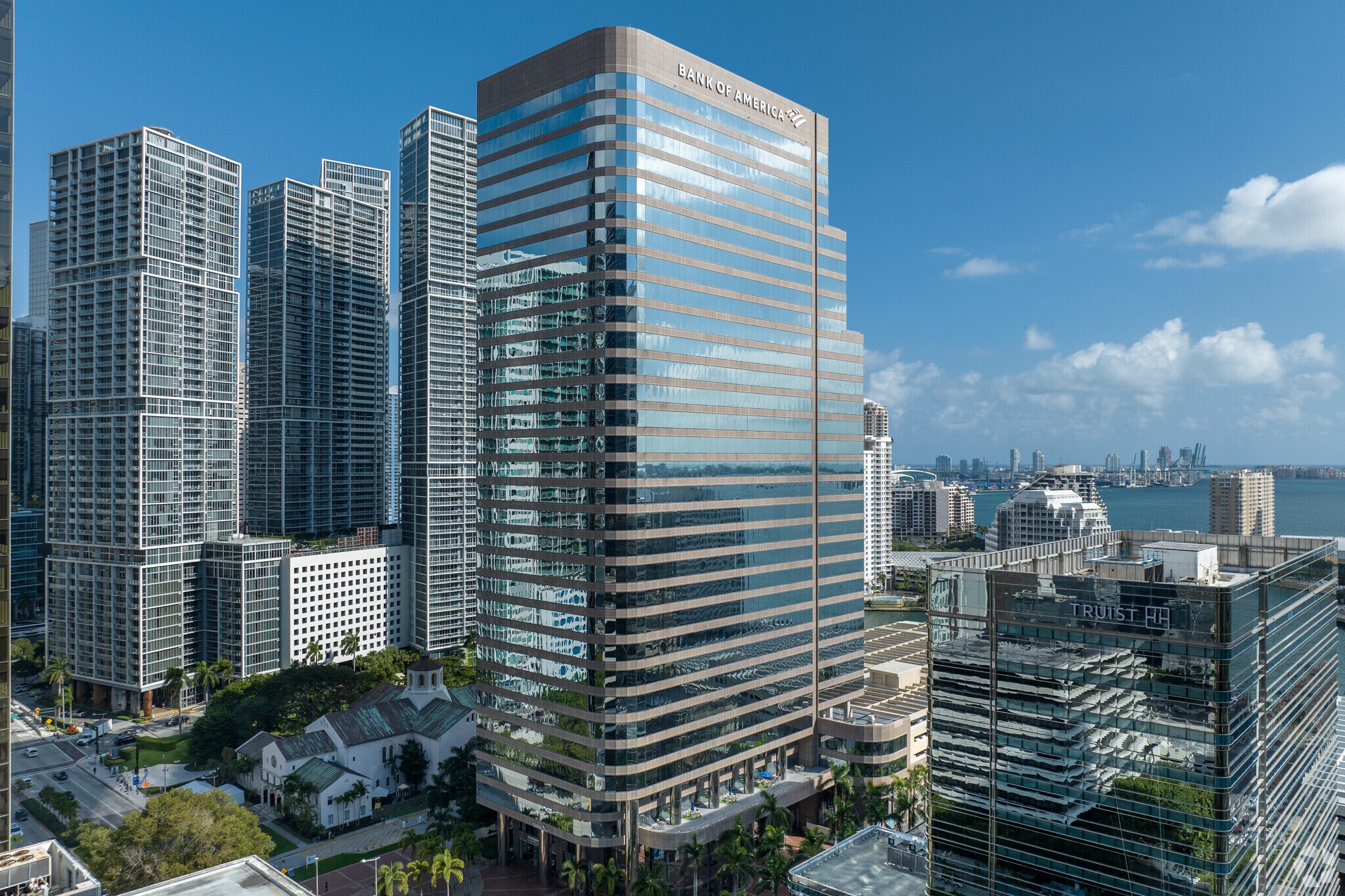 701 Brickell Ave, Miami, FL à louer Photo de l’immeuble– Image 1 sur 6