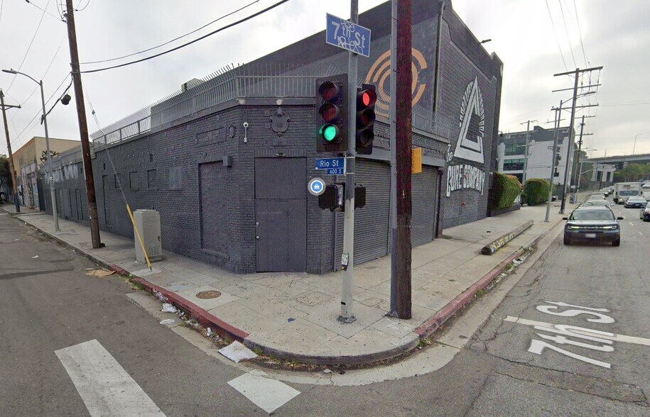 2231 E 7th St, Los Angeles, CA à vendre - Photo de l’immeuble – Image 2 sur 4