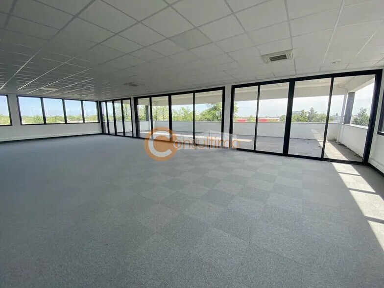 Bureau dans Mérignac à louer - Photo de l’immeuble – Image 2 sur 8
