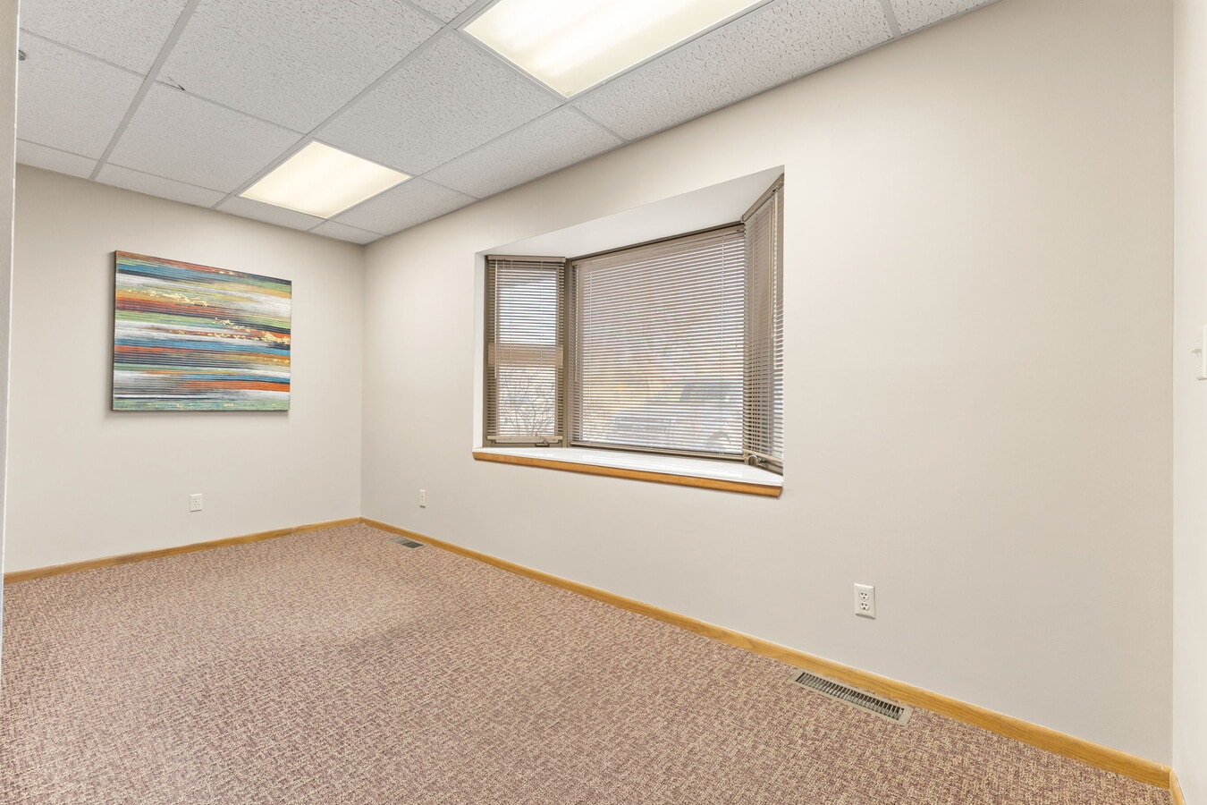 2575 N Hamline Ave, Roseville, MN 55113 - Lot 3 - - Photo intérieure - Image 1 of 19