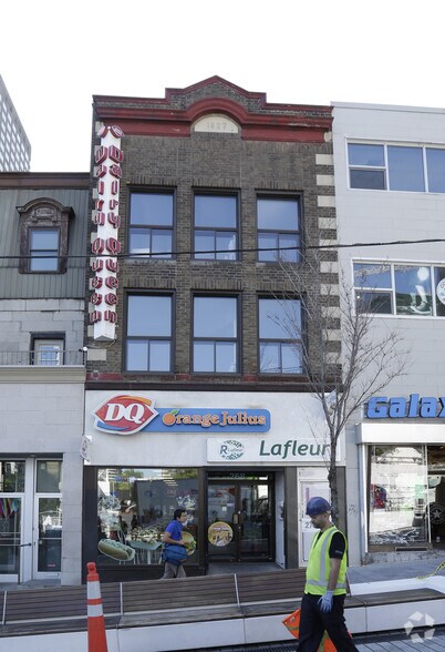 268 Rue Sainte-Catherine O, Montréal, QC à louer - Photo de l’immeuble – Image 2 sur 2