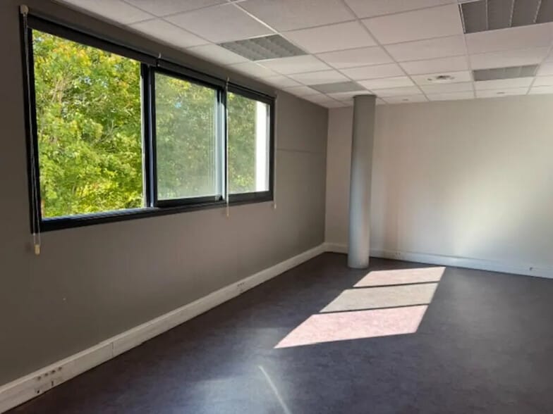 Bureau dans Légny à vendre - Photo de l’immeuble – Image 2 sur 4