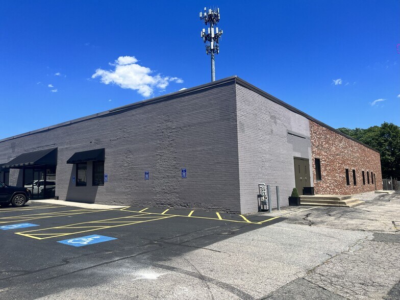 1530 River St, Hyde Park, MA à vendre - Photo de l’immeuble – Image 1 sur 2