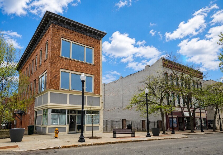 24 Third St, Jamestown, NY à vendre - Photo de l’immeuble – Image 1 sur 24
