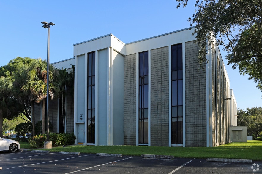 1601 N Palm Ave, Pembroke Pines, FL à louer - Photo de l’immeuble – Image 3 sur 37