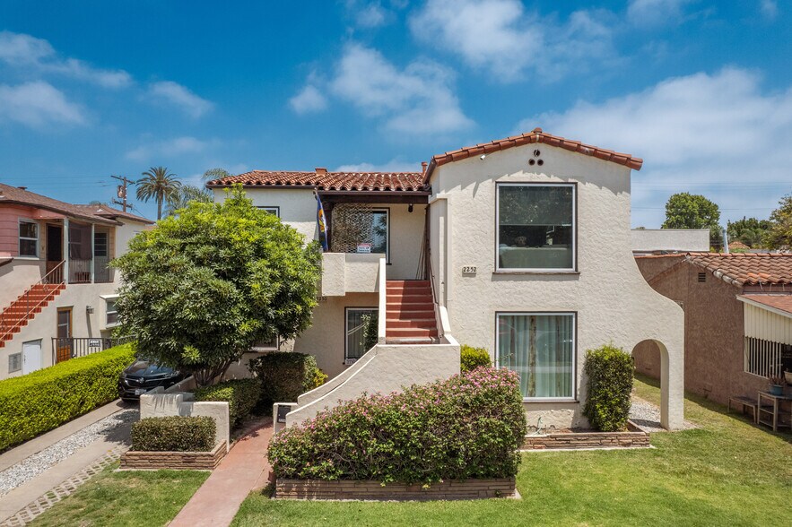 2250 Magnolia Ave, Long Beach, CA à vendre - Photo de l’immeuble – Image 3 sur 34