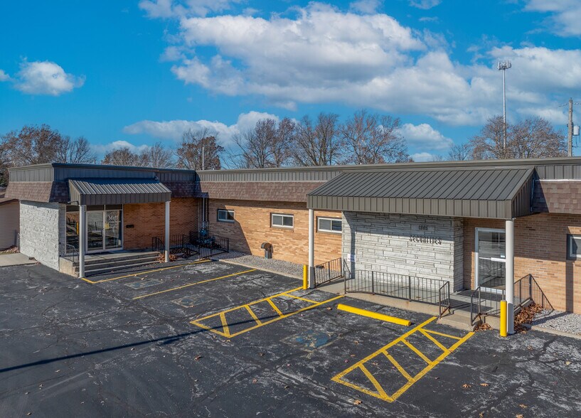 1806 W 11th St, Sedalia, MO à louer - Photo de l’immeuble – Image 3 sur 11