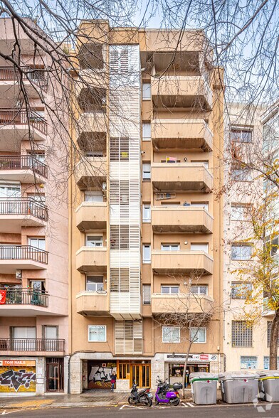 Immeuble residentiel dans Barcelone, Barcelona à vendre - Photo principale – Image 1 sur 1