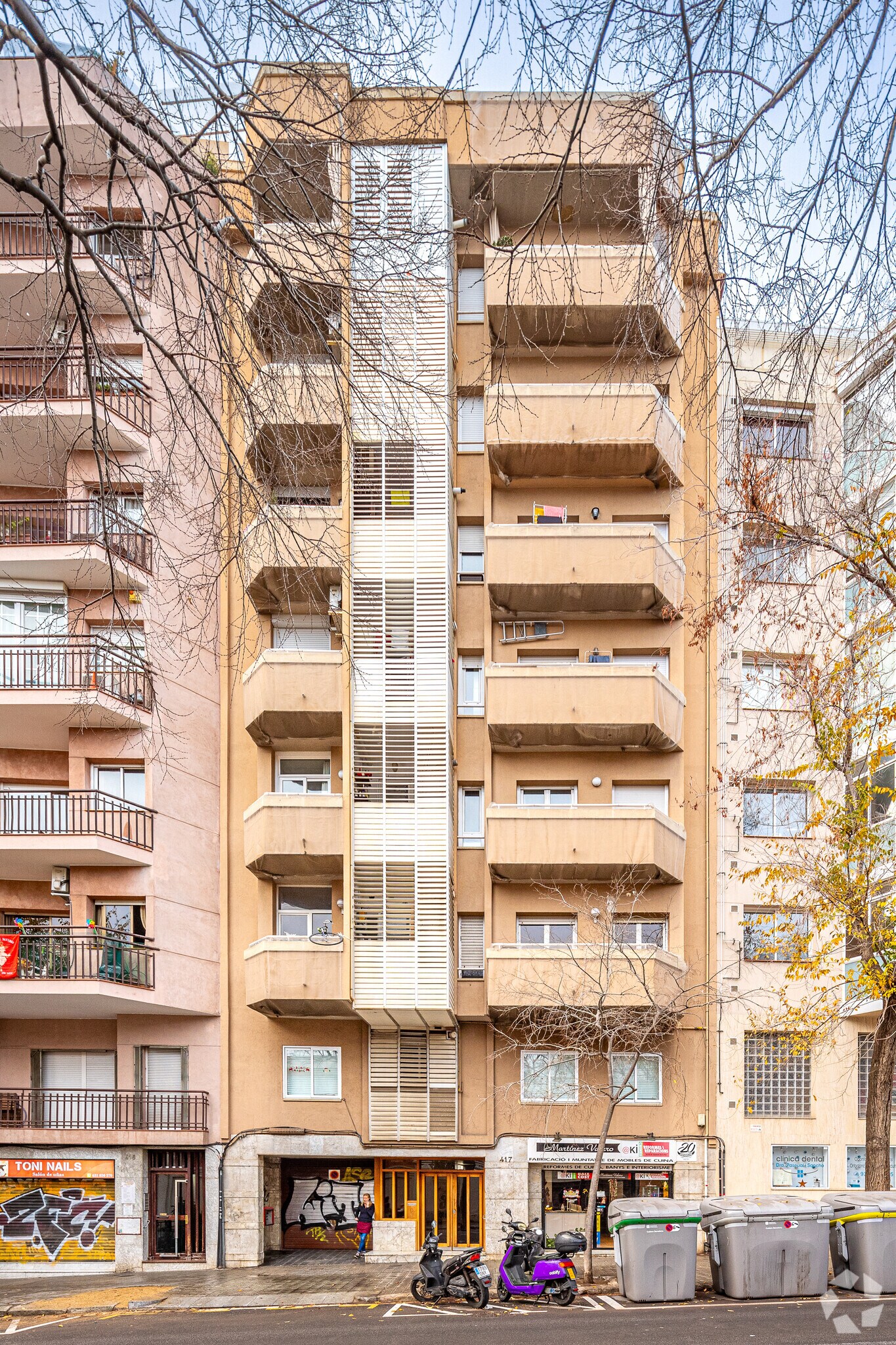 Immeuble residentiel dans Barcelone, Barcelona à vendre Photo principale– Image 1 sur 2