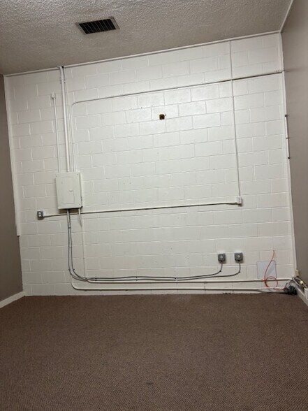 431 Aulin Ave, Oviedo, FL à louer - Photo de l’immeuble – Image 3 sur 5