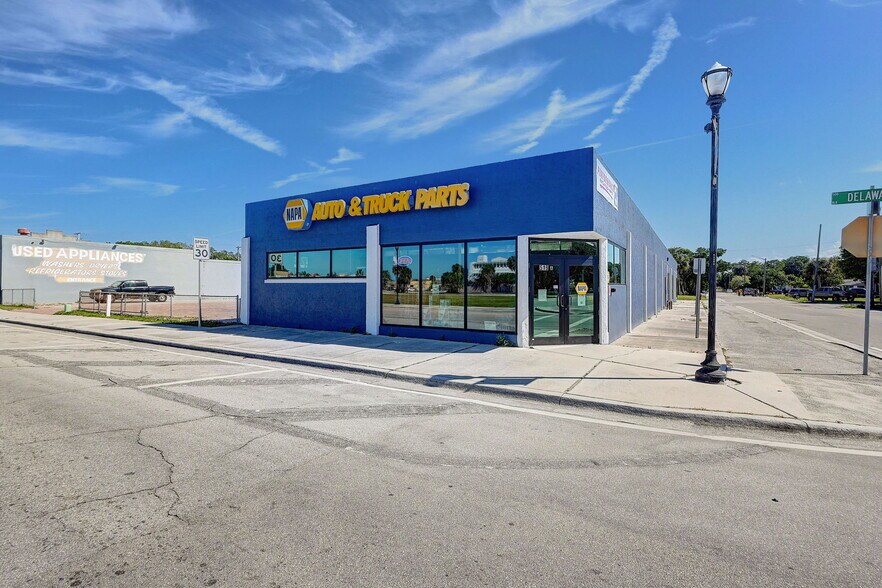 519 Delaware Ave, Fort Pierce, FL à louer - Photo de l’immeuble – Image 2 sur 39