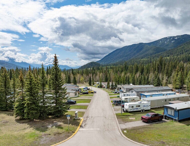 35 Cassiar Dr, Elkford, BC à vendre - Photo de l’immeuble – Image 2 sur 8