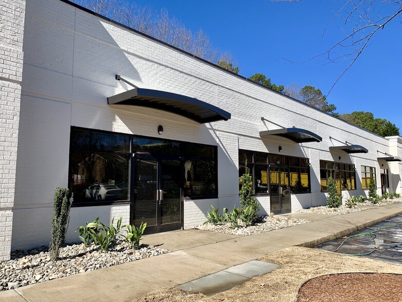 6801 Falls of Neuse Rd, Raleigh, NC à louer - Photo principale – Image 1 sur 7