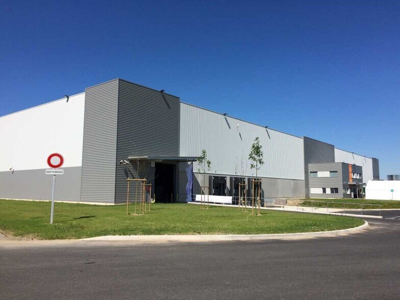 Industriel/Logistique dans Montbeugny à vendre - Photo de l’immeuble – Image 1 sur 7