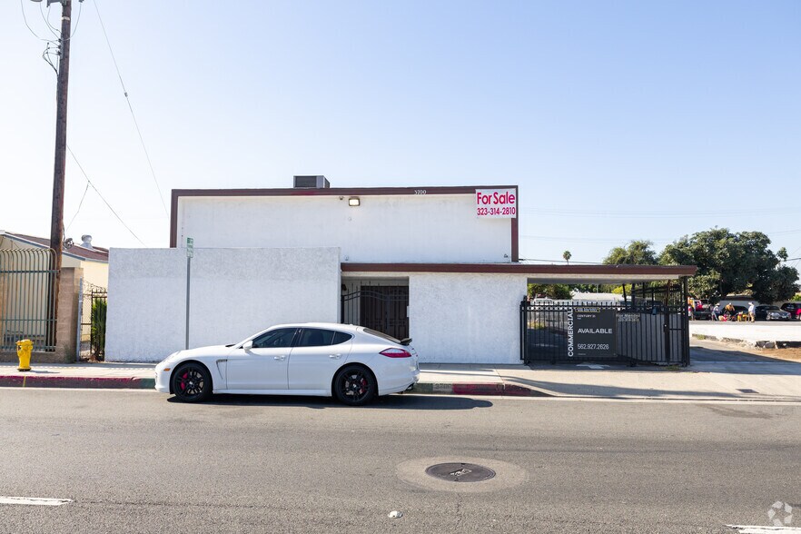 3700 E Florence Ave, Huntington Park, CA à vendre - Photo de l’immeuble – Image 2 sur 2
