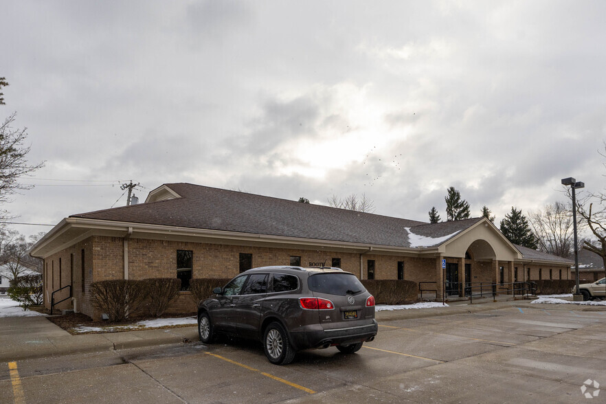 4139 W Walton Blvd, Waterford, MI à louer - Photo principale – Image 1 sur 1