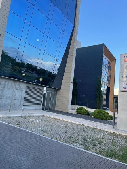 Bureau dans Leganés, Madrid à vendre - Photo de l’immeuble – Image 2 sur 6