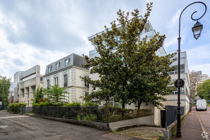 24-25 Quai Du President Carnot, Saint-Cloud à vendre - Photo de l’immeuble – Image 3 sur 33