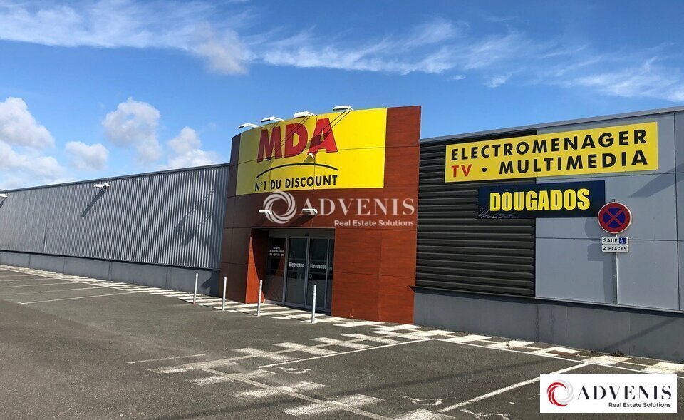 Local commercial dans Le Haillan à louer Photo de l’immeuble– Image 1 sur 5