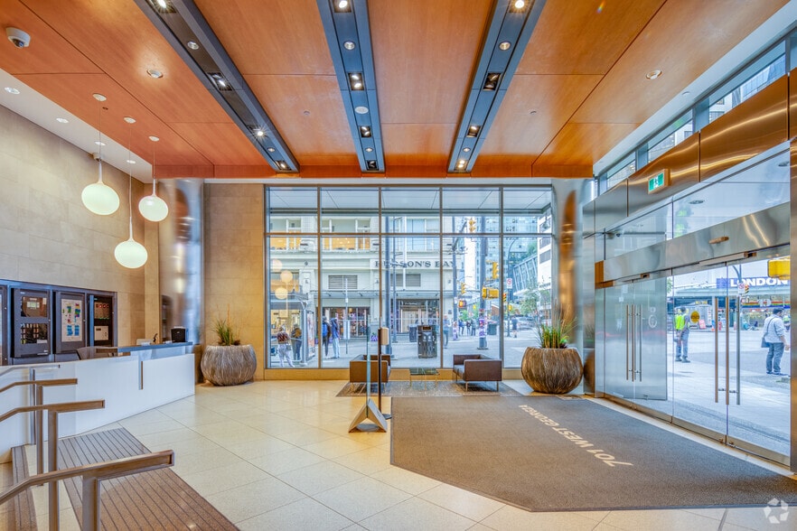 701 W Georgia St, Vancouver, BC à louer - Hall d’entrée – Image 2 sur 6