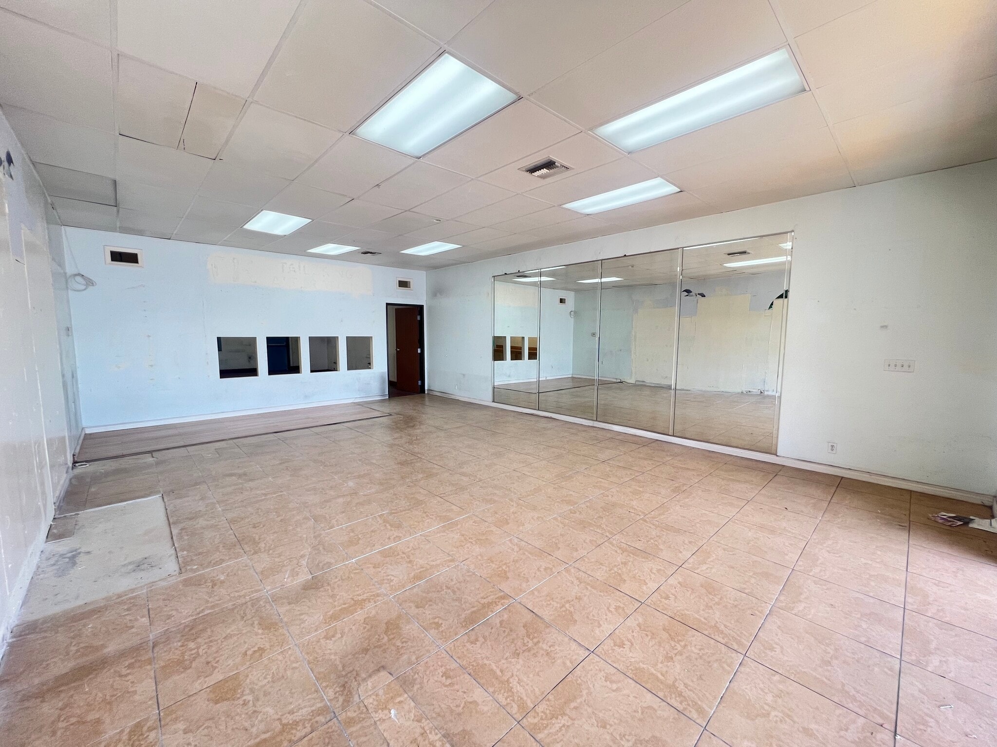 16889-16929 Beach Blvd, Huntington Beach, CA à louer Photo intérieure– Image 1 sur 4