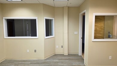 503 Wolcott Rd, Wolcott, CT à louer Photo intérieure– Image 2 sur 6