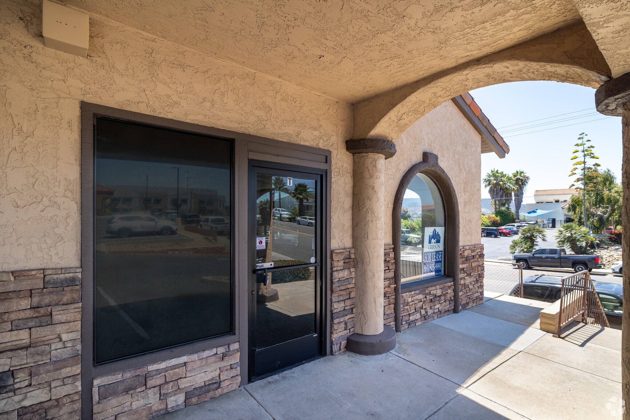 277 S Rancho Santa Fe Rd, San Marcos, CA à louer Photo de l’immeuble– Image 1 sur 3