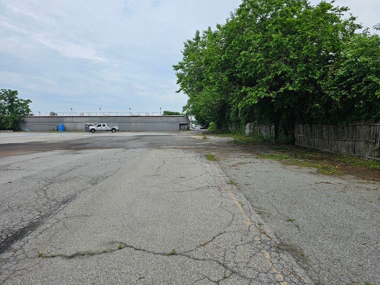 5381 Kings Hwy, Brooklyn, NY à louer - Photo de l’immeuble – Image 3 sur 6
