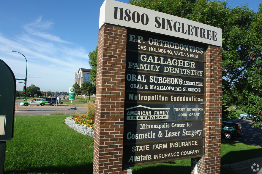 11800 Singletree Ln, Eden Prairie, MN à louer - Photo de l’immeuble – Image 3 sur 16