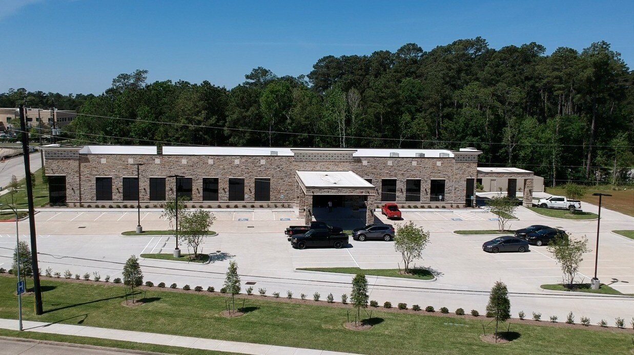 23051 Kingwood Place Dr, Kingwood, TX à louer Photo de l’immeuble– Image 1 sur 4