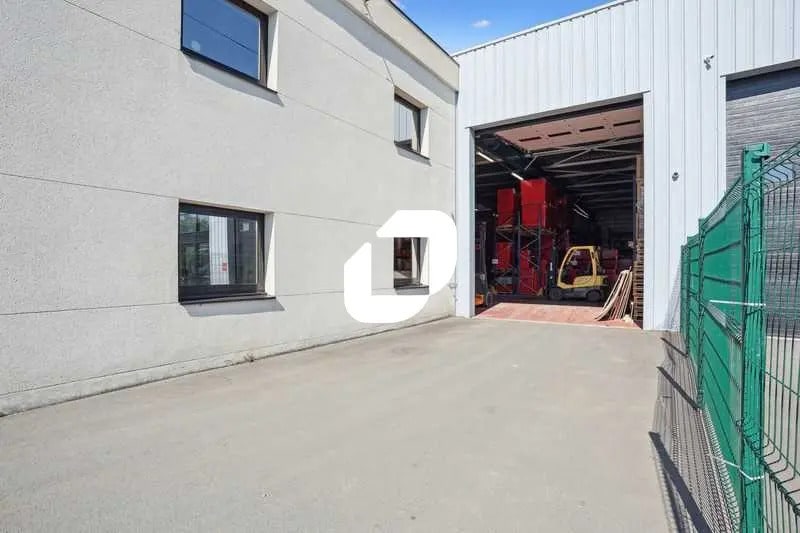 Local d'activités dans Lisses à vendre - Photo de l’immeuble – Image 2 sur 14