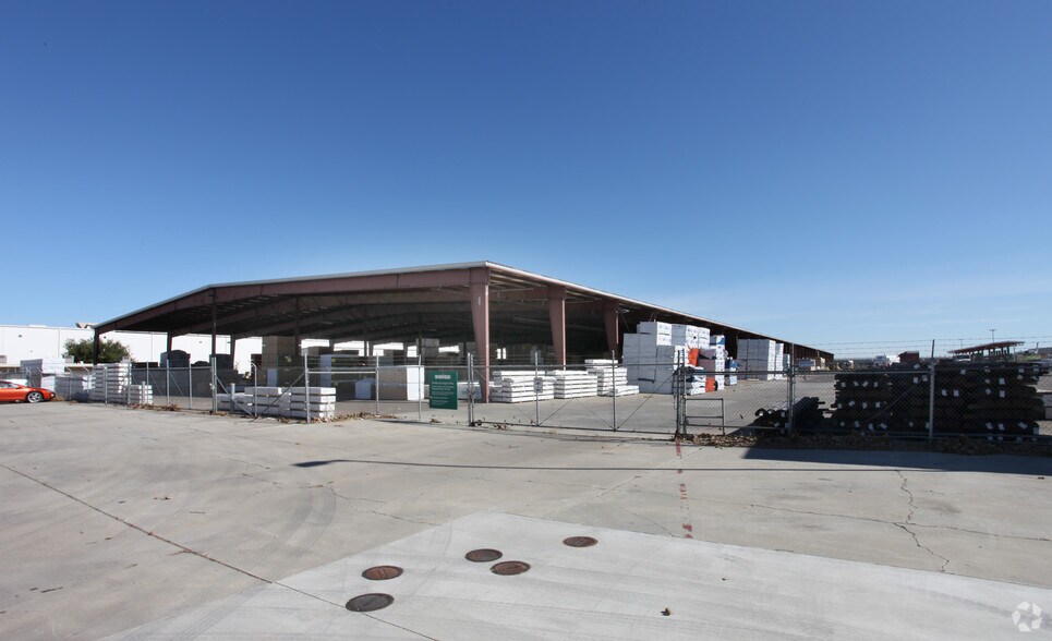 12030 S Harlan Rd, Lathrop, CA à louer - Photo principale – Image 1 sur 26