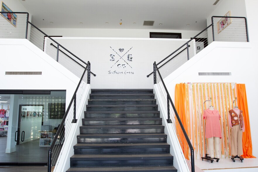 1330 Capital Pky, Carrollton, TX à vendre - Photo intérieure – Image 2 sur 16