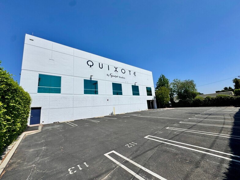 13927 Saticoy St, Panorama City, CA à louer - Photo de l’immeuble – Image 3 sur 39