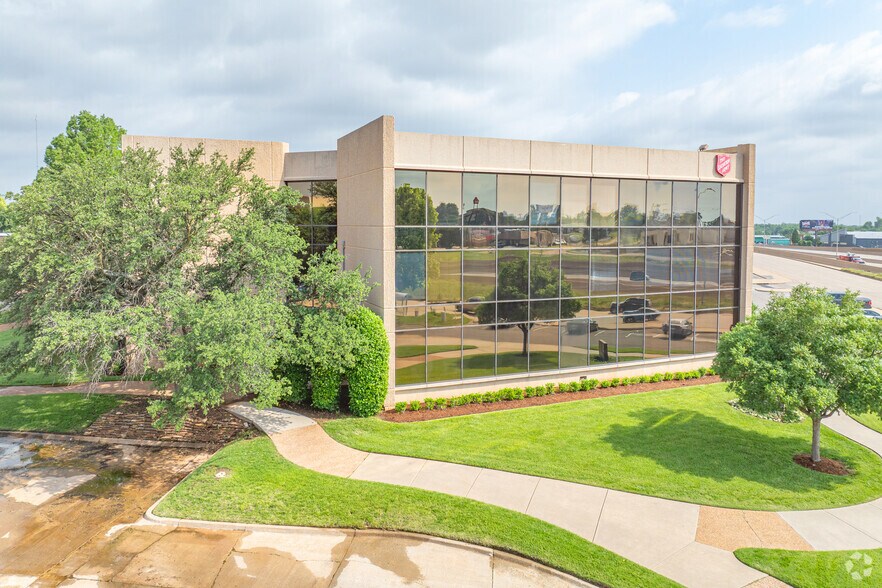 6601 N Broadway Ext, Oklahoma City, OK à louer - Photo de l’immeuble – Image 3 sur 8