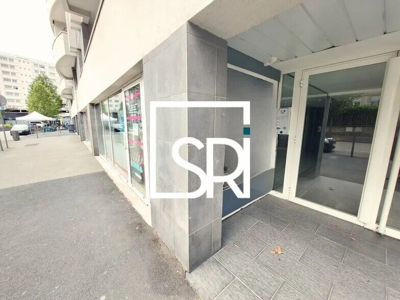 Local commercial dans Clermont-Ferrand à louer - Photo de l’immeuble – Image 3 sur 10