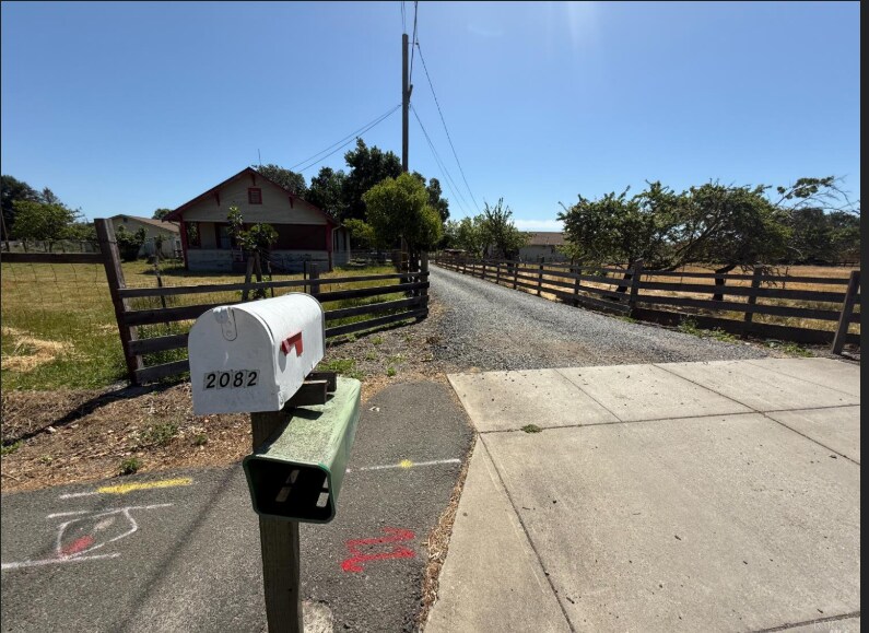 2082 Fulton Rd, Santa Rosa, CA à vendre - Photo principale – Image 1 sur 25