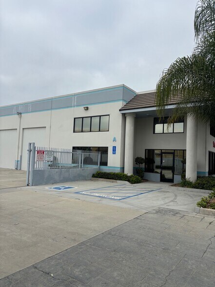 9528 E Rush St, South El Monte, CA à louer - Photo de l’immeuble – Image 2 sur 47