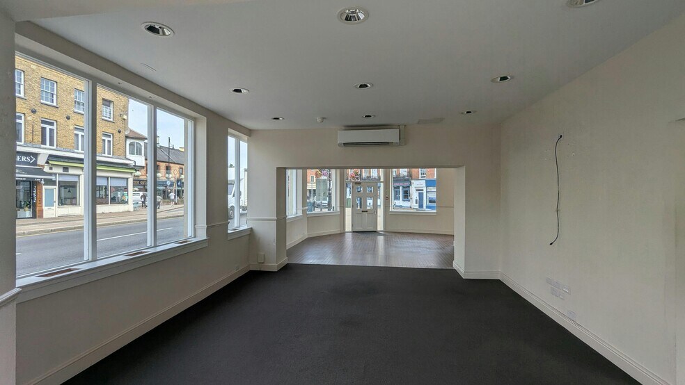 2 Clarence St, Staines-Upon-Thames à louer - Photo de l’immeuble – Image 2 sur 8