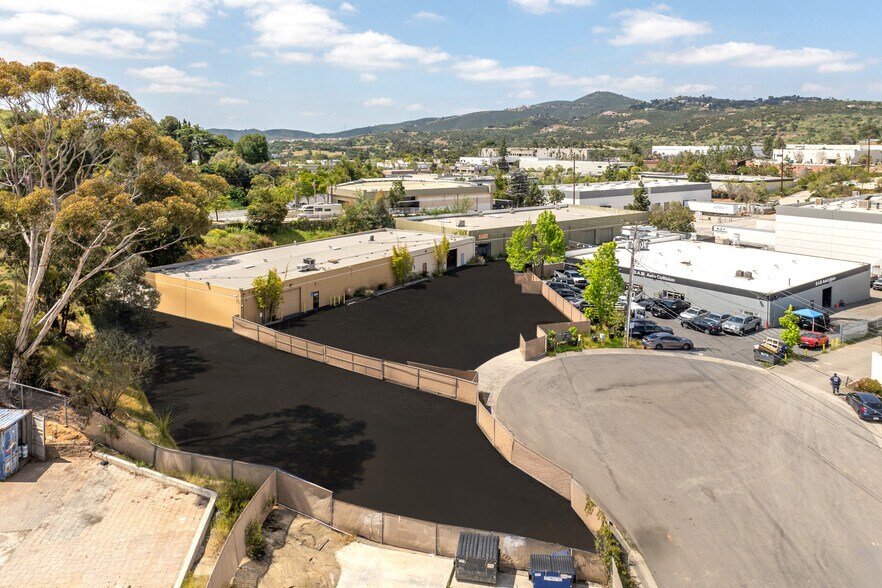 530 Opper St, Escondido, CA à louer - Photo de l’immeuble – Image 2 sur 16