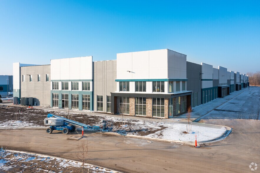 10100 Assembly Park Dr, Wixom, MI à louer - Photo de l’immeuble – Image 3 sur 8