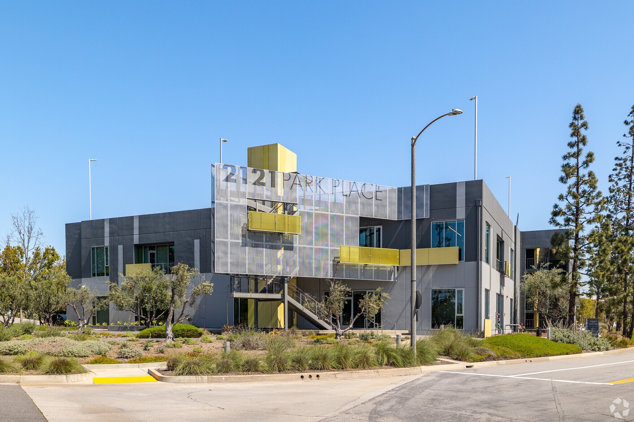2121 Park Pl, El Segundo, CA à louer Photo principale– Image 1 sur 6