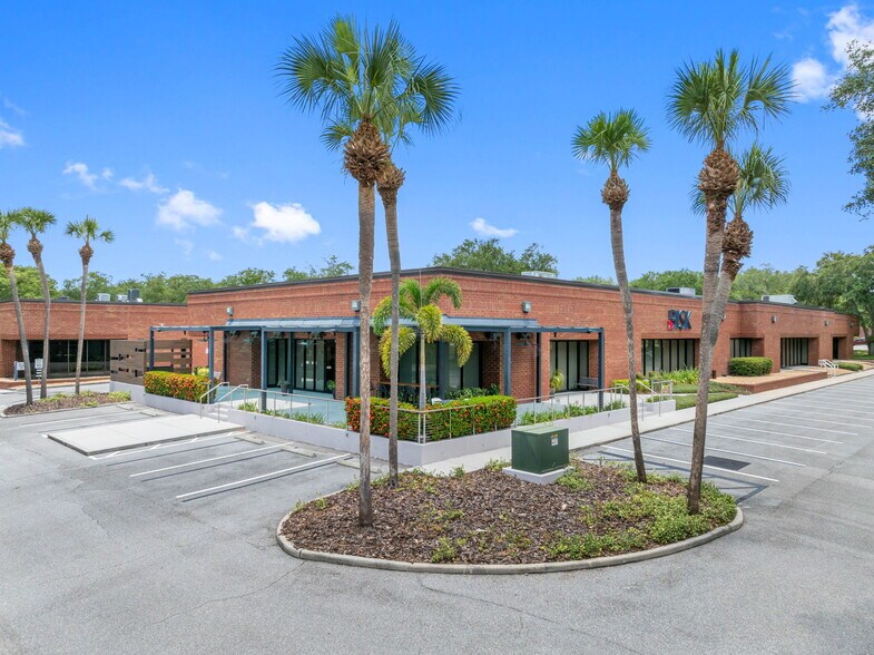 9417 Princess Palm Ave, Tampa, FL à louer - Photo de l’immeuble – Image 3 sur 12