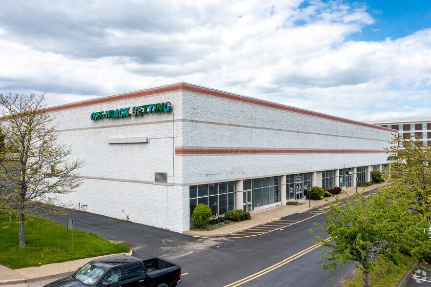 200-400 N Galleria Dr, Middletown, NY à louer - Photo de l’immeuble – Image 2 sur 6