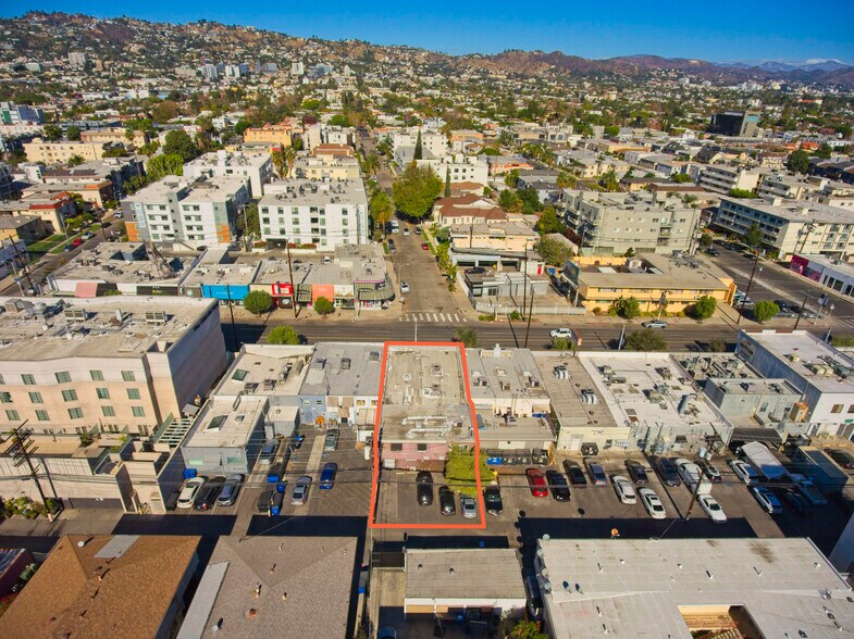 8362 W 3rd St, Los Angeles, CA à louer - Photo de l’immeuble – Image 2 sur 14